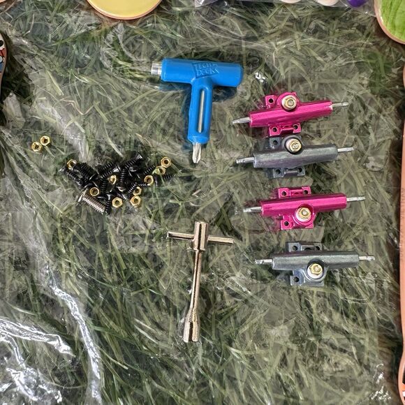 Vintage Y2K Tech Deck Blind Toy Skateboard Lot Of 5 Skeletons Wheels Tool Screws - Picture 2 of 12